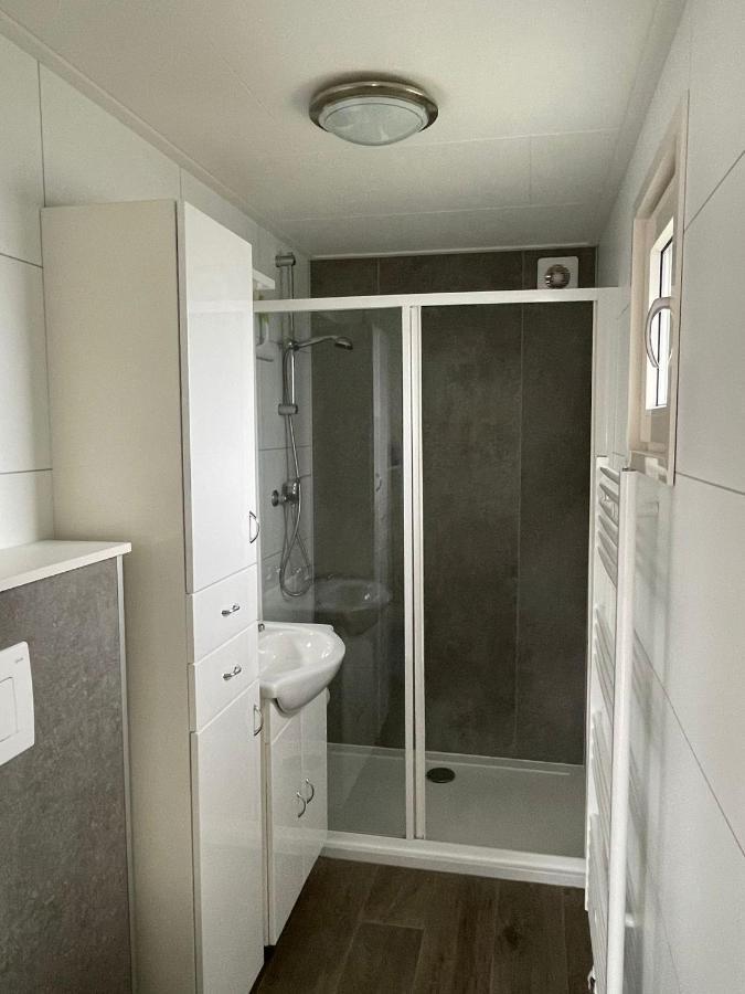 Chalet Op Gezellige Familiecamping Bij Zee كامبيرلاند المظهر الخارجي الصورة